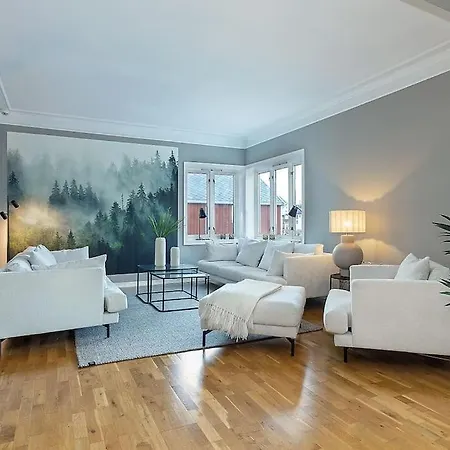 Stort Delikat Hus Sentralt I 亨宁斯韦尔